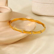 Radiance Elegance 18k Gold Wave Bangle