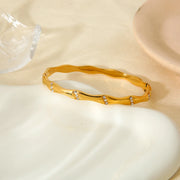 Radiance Elegance 18k Gold Wave Bangle